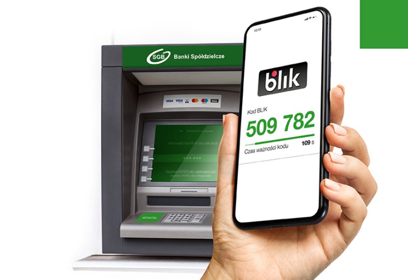 Bankomat SGB z kodem BLIK na telefonie, ilustracja nowoczesnych metod płatności i wypłat gotówki.