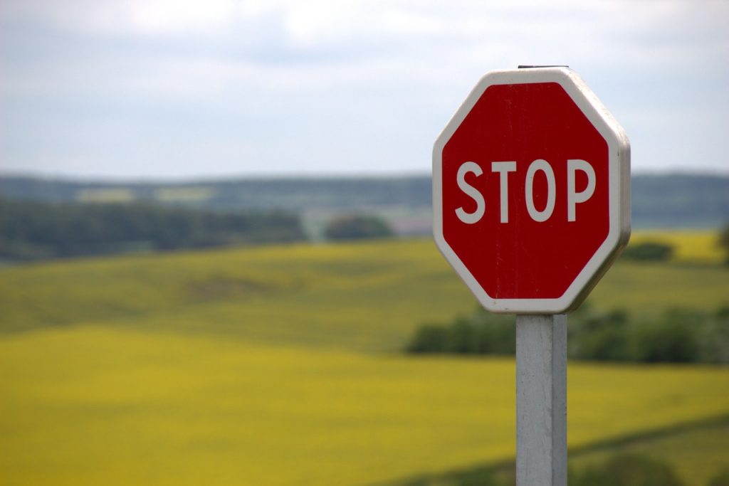 Znak drogowy STOP 